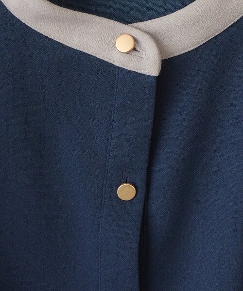 natural couture(ナチュラルクチュール)の「メタル釦フリル袖ブラウス(シャツ/ブラウス・レディース・ネイビー/サックスブルー/チャコールグレー/グレー/オフホワイト・FREE)」の15枚目の写真