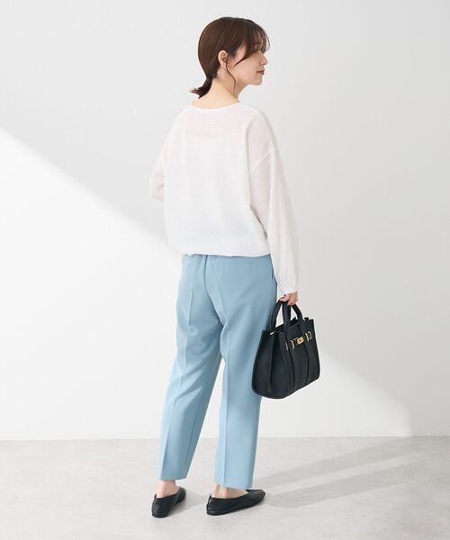 Green　Parks（グリーンパークス）の「きれいシルエットパンツ(テーパード)（スラックス・レディース・ホワイト系その他2/ブルー/ミント/ダークネイビー・M/L/S）」の13枚目の写真