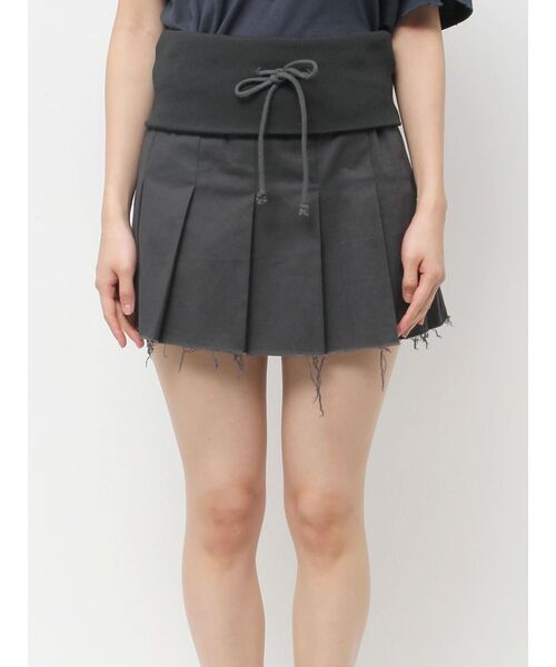 EMODA(エモダ)の「リブワイドプリーツスカート(スカート・レディース・ブラック/グレー/ベージュ・SMALL/MEDIUM)」の4枚目の写真