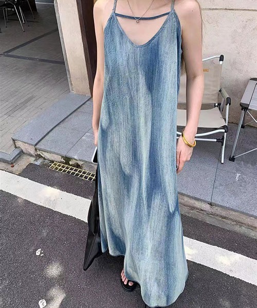 gossip!ロサンゼルス(ゴシップロサンゼルス)の「グラデーション染色 ナチュラルシワ素材 V ネックキャミロングワンピース レディース 無地調 マキシ丈(ワンピース・レディース・ブルー・M/S)」の7枚目の写真
