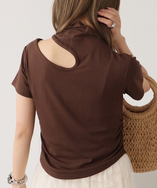 ROOPTOKYO(ループトウキョウ)の「Open-cut cropped gather tops/オープンカット クロップド ギャザートップス 秋物 秋服 2026年秋冬(Tシャツ/カットソー・レディース・ネイビー/ブラック/グレー/ホワイト/ブラウン/ピンク/ベージュ・FREE)」の4枚目の写真