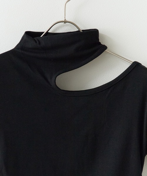 ROOPTOKYO(ループトウキョウ)の「Open-cut cropped gather tops/オープンカット クロップド ギャザートップス 秋物 秋服 2026年秋冬(Tシャツ/カットソー・レディース・ネイビー/ブラック/グレー/ホワイト/ブラウン/ピンク/ベージュ・FREE)」の8枚目の写真