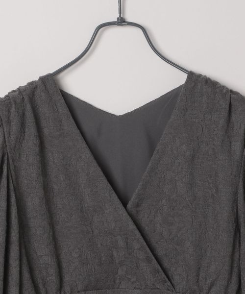 JEANASIS（ジーナシス）の「カシュクールバルーンタイワンピース/328176（ワンピース・レディース・チャコールグレー/ホワイト・FREE）」の5枚目の写真