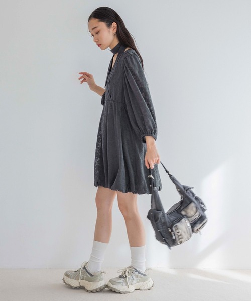 JEANASIS（ジーナシス）の「カシュクールバルーンタイワンピース/328176（ワンピース・レディース・チャコールグレー/ホワイト・FREE）」の19枚目の写真