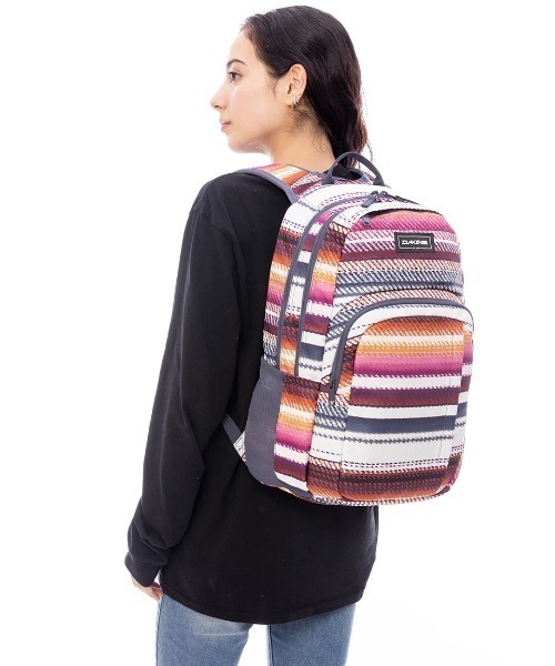 DAKINE(ダカイン)の「DAKINE メンズ CAMPUS M 25L バックパック/リュック 【2025年春夏モデル】/ダカインロゴワンポイントバッグパック・リュックサック(バックパック/リュック・メンズ・ブラックミックス/ネイビー/レインボー/カラフル/マルチ/ブラウン系その他/ピンク系その他・FREE)」の1枚目の写真
