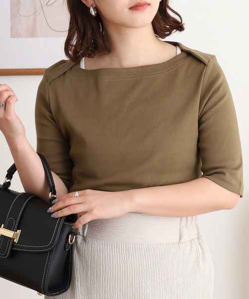 atONE(アットワン)の「ボートネックカットソー(Tシャツ/カットソー・レディース・カーキ/ブラック/グレイッシュベージュ/オフホワイト・L/M/LL)」の4枚目の写真
