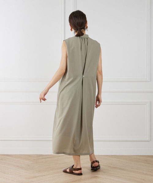 INED（イネド）の「【WEB限定】ノースリーブシャツドレス（ワンピース・レディース・ブラック/サンドグレー/モカ・9号/7号）」の7枚目の写真