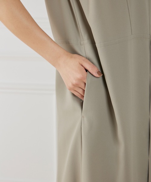 INED（イネド）の「【WEB限定】ノースリーブシャツドレス（ワンピース・レディース・ブラック/サンドグレー/モカ・9号/7号）」の11枚目の写真