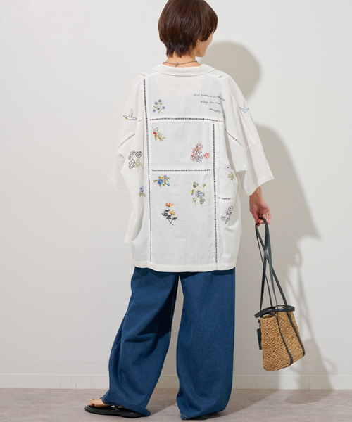 JOURNAL STANDARD relume(ジャーナルスタンダード レリューム)の「フラワーエンブロイダリー開襟シャツ(シャツ/ブラウス・レディース・ホワイト・FREE)」の3枚目の写真