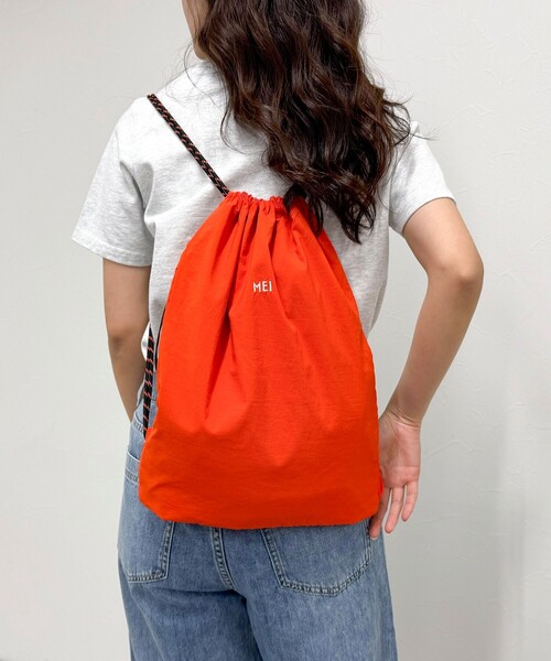 MEI（メイ）の「【MEI/メイ】ショルダー付ナップサック（バックパック/リュック・レディース・オレンジ/ベージュ/ライトグレー/ブラック・FREE）」の5枚目の写真