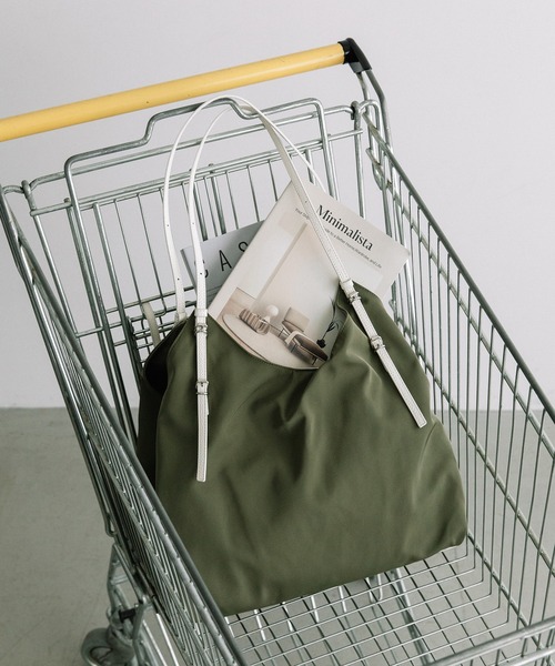 Beau're(ヴュレ)の「BEAURE ヴュレ ベルト ハンドル Big トート Bag(トートバッグ・レディース・ブラウン/ブラック/カーキ・FREE)」の1枚目の写真