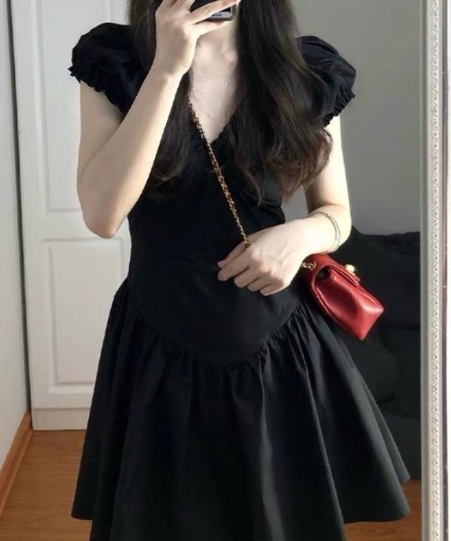 Teem Store（チームストア）の「Vネックバックオープンパフスリーブフレアミニワンピース（ワンピース・レディース・ブラック・S/M）」の15枚目の写真