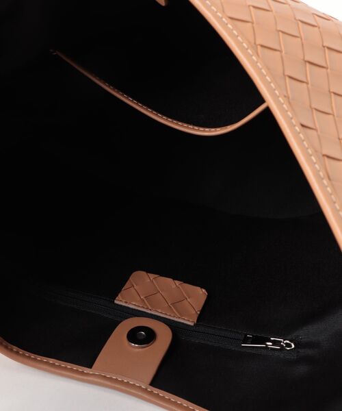 NiiNa（ニーナ）の「【 NiiNa / ニーナ 】高品質牛革 大容量 ワンハンドル クロスデザイン イントレチャート レザーバッグ（トートバッグ・レディース・ブラウン/ダークブラウン/ブラック・FREE）」の7枚目の写真