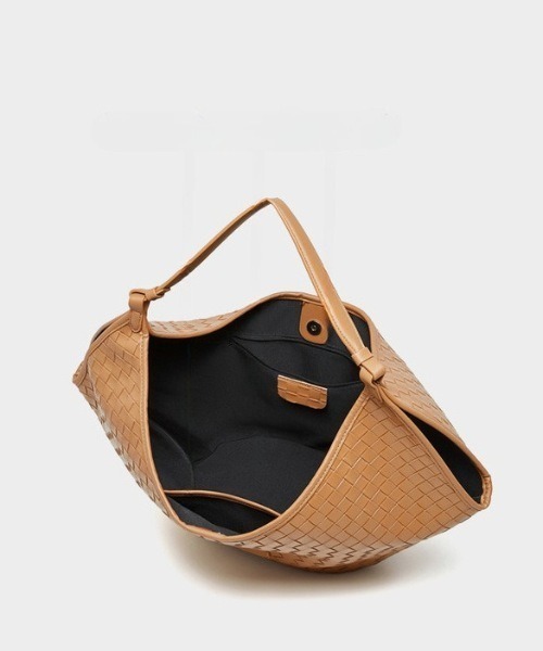 NiiNa（ニーナ）の「【 NiiNa / ニーナ 】高品質牛革 大容量 ワンハンドル クロスデザイン イントレチャート レザーバッグ（トートバッグ・レディース・ブラウン/ダークブラウン/ブラック・FREE）」の12枚目の写真