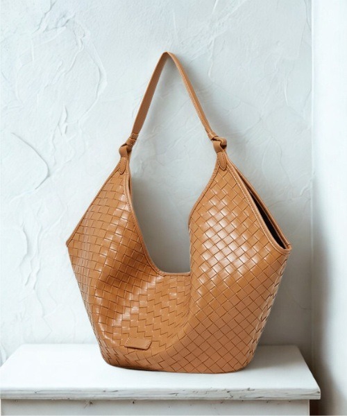 NiiNa（ニーナ）の「【 NiiNa / ニーナ 】高品質牛革 大容量 ワンハンドル クロスデザイン イントレチャート レザーバッグ（トートバッグ・レディース・ブラウン/ダークブラウン/ブラック・FREE）」の4枚目の写真