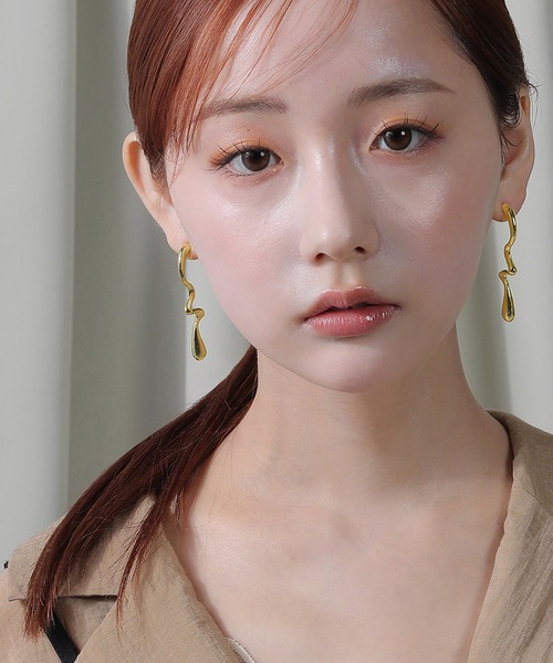 voov(ブーブ)の「ニュアンス ロング ピアス(ピアス(両耳用)・レディース・シルバー/ゴールド・フリー)」の11枚目の写真