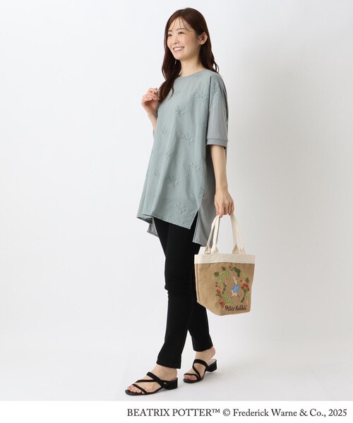 one'sterrace（ワンズテラス）の「ピーターラビット(TM) ミニバッグ ネイチャーリース（トートバッグ・レディース・ベージュ系8・99）」の2枚目の写真