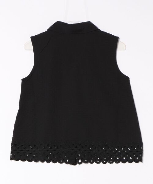 CECIL McBEE(セシルマクビー)の「裾レースエンボスノースリーブシャツ(シャツ/ブラウス・レディース・オフホワイト/ブラック・FREE)」の3枚目の写真