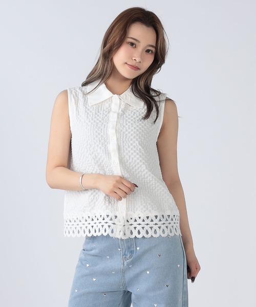 CECIL McBEE(セシルマクビー)の「裾レースエンボスノースリーブシャツ(シャツ/ブラウス・レディース・オフホワイト/ブラック・FREE)」の5枚目の写真