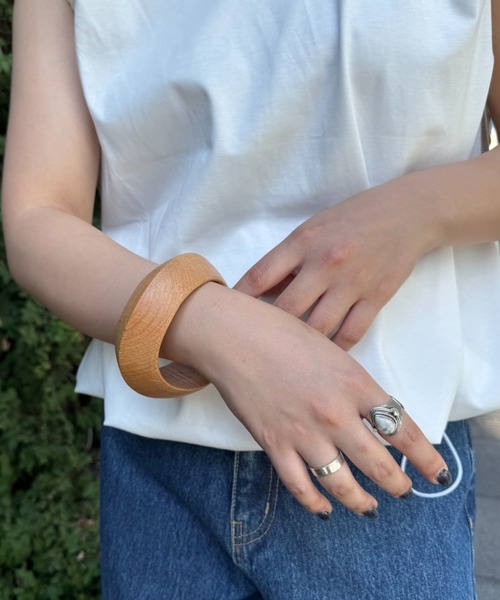 CIAOPANIC TYPY（チャオパニックティピー）の「【Aguni】ウッドバングル（ブレスレット・レディース・ブラウン/ベージュ・ONE SIZE）」の2枚目の写真