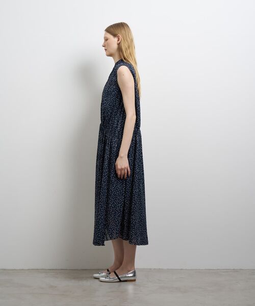 LANVIN en Bleu（ランバンオンブルー）の「Brume Dot／Lush Gardenプリントワンピース（ワンピース・レディース・ネイビー/ライトカーキ・38/36）」の11枚目の写真