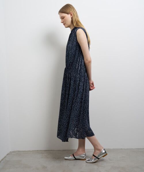 LANVIN en Bleu（ランバンオンブルー）の「Brume Dot／Lush Gardenプリントワンピース（ワンピース・レディース・ネイビー/ライトカーキ・38/36）」の13枚目の写真