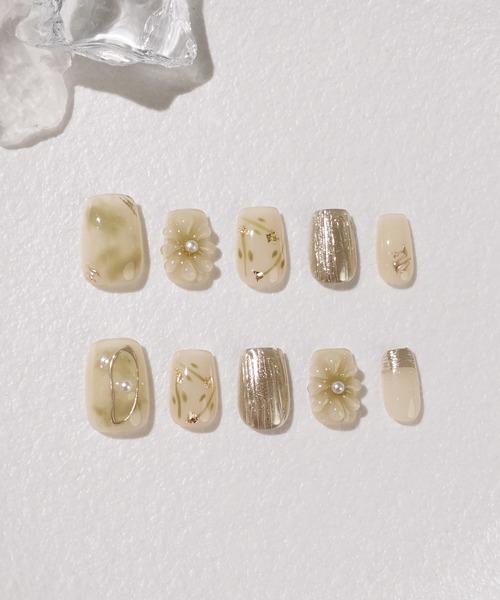 Anail（エーネイル）の「3D水光ネイルグリーンニュアンス3Dフラワーゴールドミラーショートスクエアネイルチップ（ネイルシール/ネイルチップ・レディース・グリーン・LARGE/MEDIUM/SMALL）」の10枚目の写真