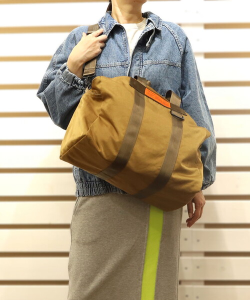 COOCO(クーコ)の「【ORANGE TAGシリーズ】 撥水ナイロンボストンバッグ/A4対応(ボストンバッグ・レディース・キャメル/ブラック/ライトベージュ・FREE)」の3枚目の写真