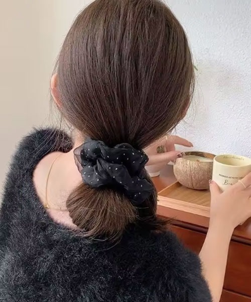 Mayree（メイリー）の「【urge select】ドット×オーガンジー フェミニン シュシュ（シュシュ・レディース・ブラック/アイボリー・FREE）」の2枚目の写真