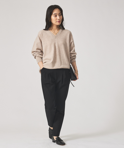 qualite（カリテ）の「【裏起毛で美脚パンツ】ウォームサテンタックパンツ/オフィスカジュアル/ウエストゴム（その他パンツ・レディース・ベージュ/ブラック・34/36/38/40）」の19枚目の写真