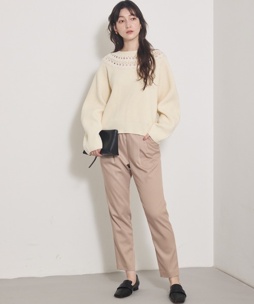 qualite（カリテ）の「【裏起毛で美脚パンツ】ウォームサテンタックパンツ/オフィスカジュアル/ウエストゴム（その他パンツ・レディース・ベージュ/ブラック・34/36/38/40）」の4枚目の写真