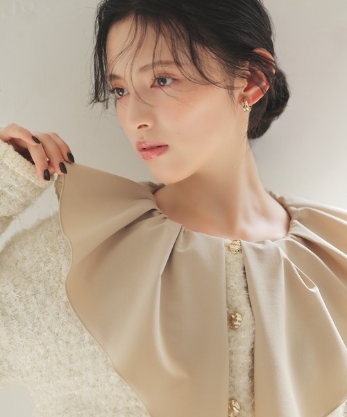 NATURAL BEAUTY BASIC(ナチュラルビューティーベーシック)の「◇【Oggi掲載】デザインラッフルブラウス(シャツ/ブラウス・レディース・ブラック/ベージュ/オフホワイト・FREE)」の1枚目の写真