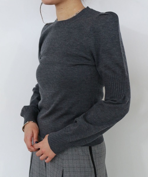 Marilyn Moon(マリリンムーン)の「14g wool modern sleeve top(ニット/セーター・レディース・ブラック/パープル/チャコールグレー/ベージュ・FREE)」の18枚目の写真