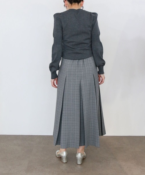 Marilyn Moon(マリリンムーン)の「14g wool modern sleeve top(ニット/セーター・レディース・ブラック/パープル/チャコールグレー/ベージュ・FREE)」の16枚目の写真