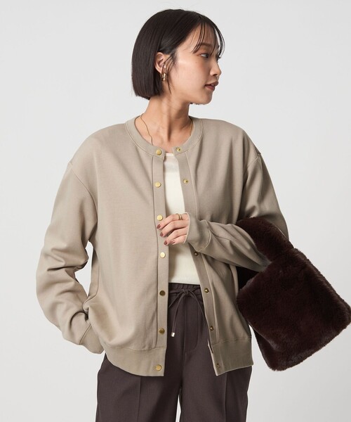 green label relaxing（グリーンレーベルリラクシング）の「メタル調 ドットボタン カーディガン（カーディガン/ボレロ・レディース・ブラック/ベージュ/ロイヤルブルー・FREE）」の3枚目の写真