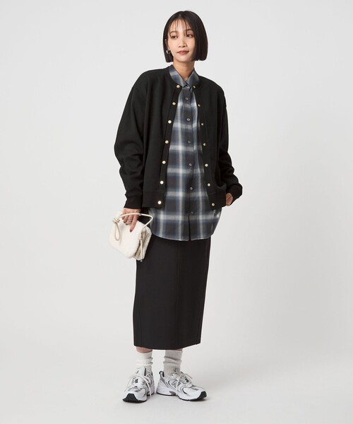 green label relaxing（グリーンレーベルリラクシング）の「メタル調 ドットボタン カーディガン（カーディガン/ボレロ・レディース・ブラック/ベージュ/ロイヤルブルー・FREE）」の13枚目の写真