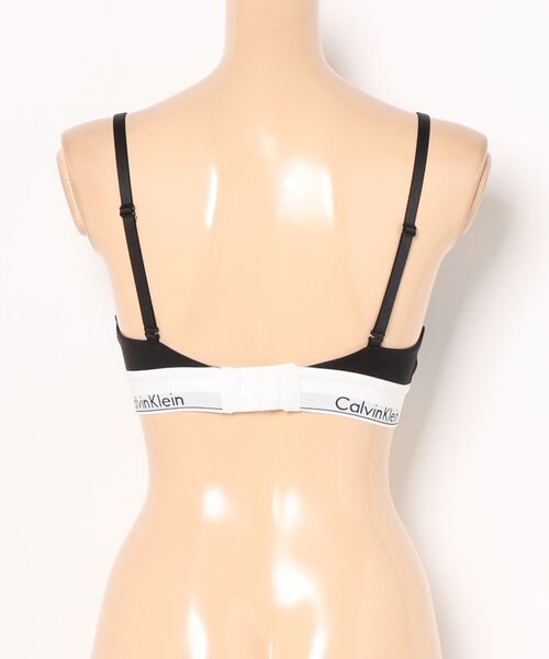 Calvin Klein Underwear（カルバンクラインアンダーウェア）の「CALVIN KLEIN UNDERWEAR/カルバン クライン アンダーウェア/LGHT LINED TRIANGLE（スポーツブラ・レディース・グレー/ブラック・XS/S/M）」の4枚目の写真