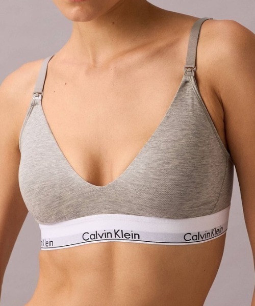 Calvin Klein Underwear（カルバンクラインアンダーウェア）の「CALVIN KLEIN UNDERWEAR/カルバン クライン アンダーウェア/LGHT LINED TRIANGLE（スポーツブラ・レディース・グレー/ブラック・XS/S/M）」の2枚目の写真