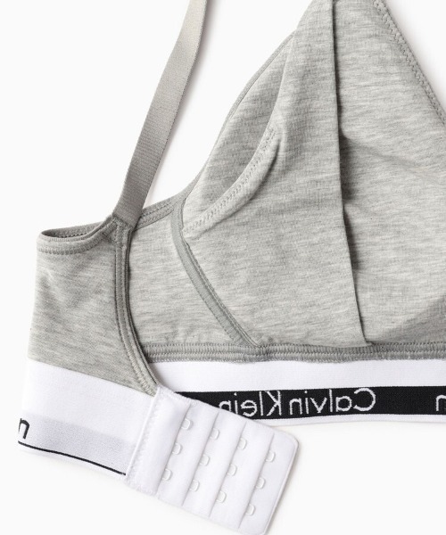 Calvin Klein Underwear（カルバンクラインアンダーウェア）の「CALVIN KLEIN UNDERWEAR/カルバン クライン アンダーウェア/LGHT LINED TRIANGLE（スポーツブラ・レディース・グレー/ブラック・XS/S/M）」の7枚目の写真