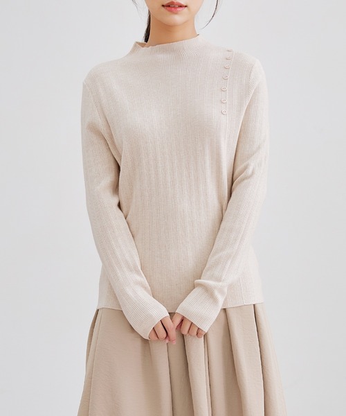 Lace Ladies(レースレディース)の「オフネック ボタン ランダムリブ ニット トップス(ニット/セーター・レディース・ベージュ/ブラック/アイボリー/ダークグレー・FREE)」の1枚目の写真