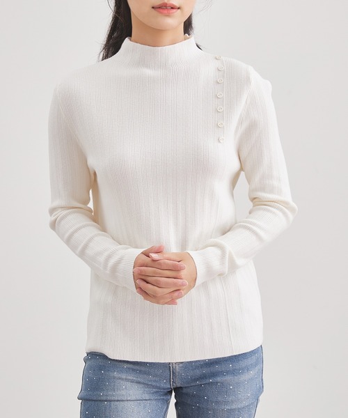 Lace Ladies(レースレディース)の「オフネック ボタン ランダムリブ ニット トップス(ニット/セーター・レディース・ベージュ/ブラック/アイボリー/ダークグレー・FREE)」の2枚目の写真