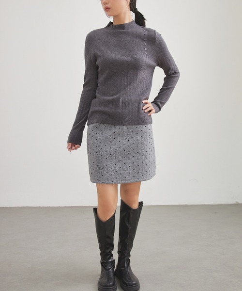 Lace Ladies(レースレディース)の「オフネック ボタン ランダムリブ ニット トップス(ニット/セーター・レディース・ベージュ/ブラック/アイボリー/ダークグレー・FREE)」の9枚目の写真