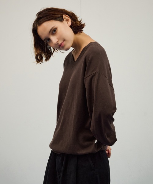 WETTEMPT(ウィテンプト)の「HIGH GAUGE V NECK KNIT / ハイゲージVネックニット(ニット/セーター・メンズ・ブラウン/グレー・SMALL/MEDIUM/LARGE)」の11枚目の写真