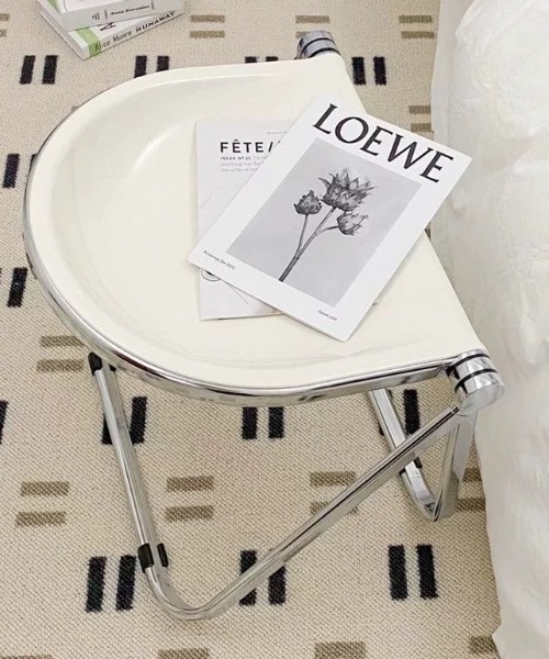 Made in I（メイドインアイ）の「Folding mid century chair stool（家具・レディース・オレンジ/イエロー/グリーン/ホワイト/クリア/グレー/ブラック・FREE）」の2枚目の写真