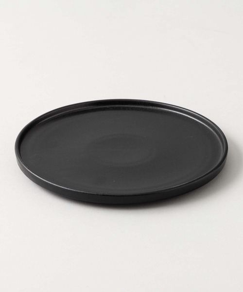 kuros'(クロス)の「美濃焼フラットリム プレート皿 マット 23cm(食器・レディース・ブラック・FREE)」の3枚目の写真