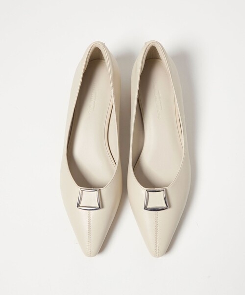 green label relaxing(グリーンレーベルリラクシング)の「ポインテッド バックル パンプス 晴雨兼用 撥水(パンプス・レディース・ベージュ/オフホワイト/ブラック・25cm/24.5cm/24cm/23.5cm/23cm/22.5cm)」の14枚目の写真