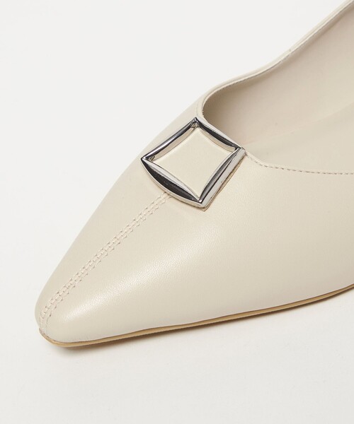 green label relaxing(グリーンレーベルリラクシング)の「ポインテッド バックル パンプス 晴雨兼用 撥水(パンプス・レディース・ベージュ/オフホワイト/ブラック・25cm/24.5cm/24cm/23.5cm/23cm/22.5cm)」の16枚目の写真