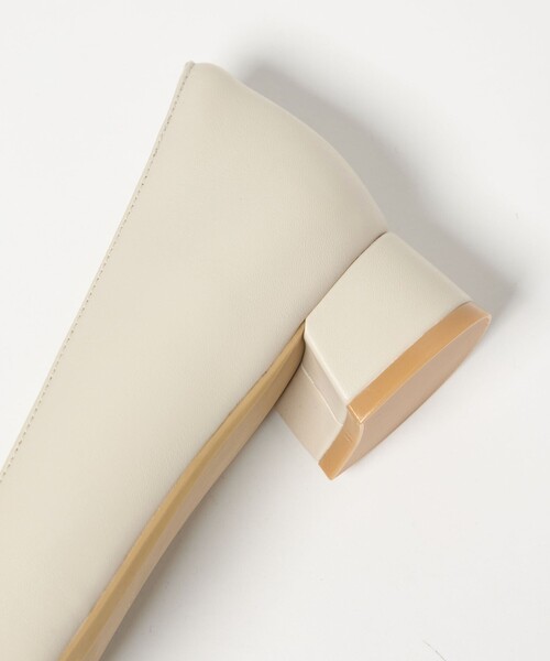 green label relaxing(グリーンレーベルリラクシング)の「ポインテッド バックル パンプス 晴雨兼用 撥水(パンプス・レディース・ベージュ/オフホワイト/ブラック・25cm/24.5cm/24cm/23.5cm/23cm/22.5cm)」の17枚目の写真