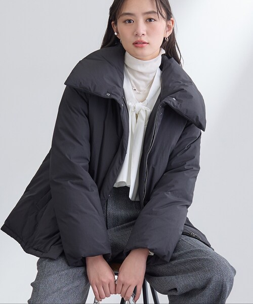 ★美品★INDIVI★インディヴィ★ダウンコート★グレー S★軽い セール】【撥水／洗える／デザイン衿】ステッチレス ショートダウン