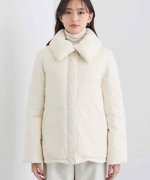 INDIVI（インディヴィ）の「【撥水／洗える／デザイン衿】ステッチレス ショートダウンコート（ダウンジャケット/コート・レディース・アイボリー/ブラック/ダークブラウン・38/36/19/15 /13/05/40）」の20枚目の写真